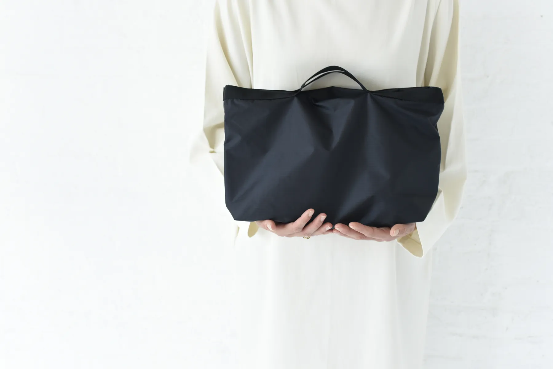 8.6.4 Design 2-way Nylon Tote Black