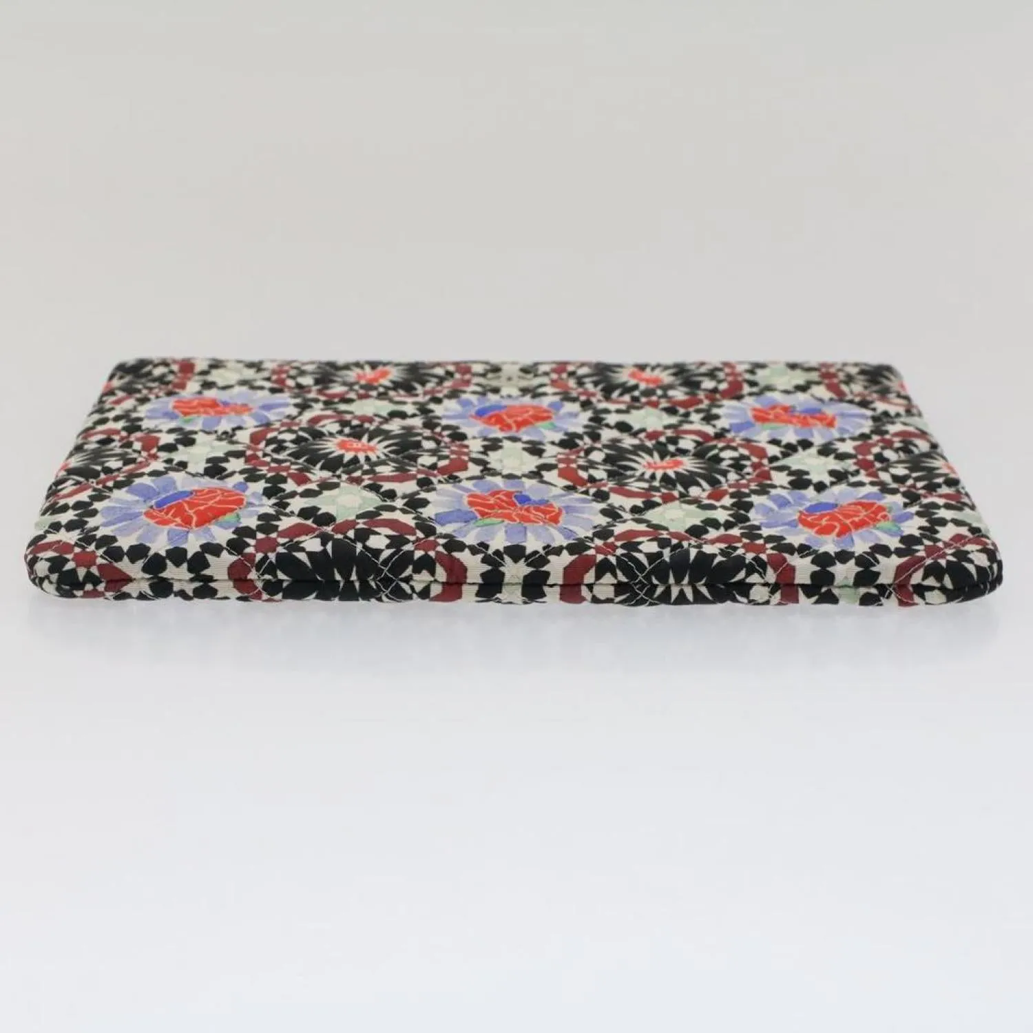 Chanel Matelassé  Synthetic Clutch Bag (Pre-Owned)