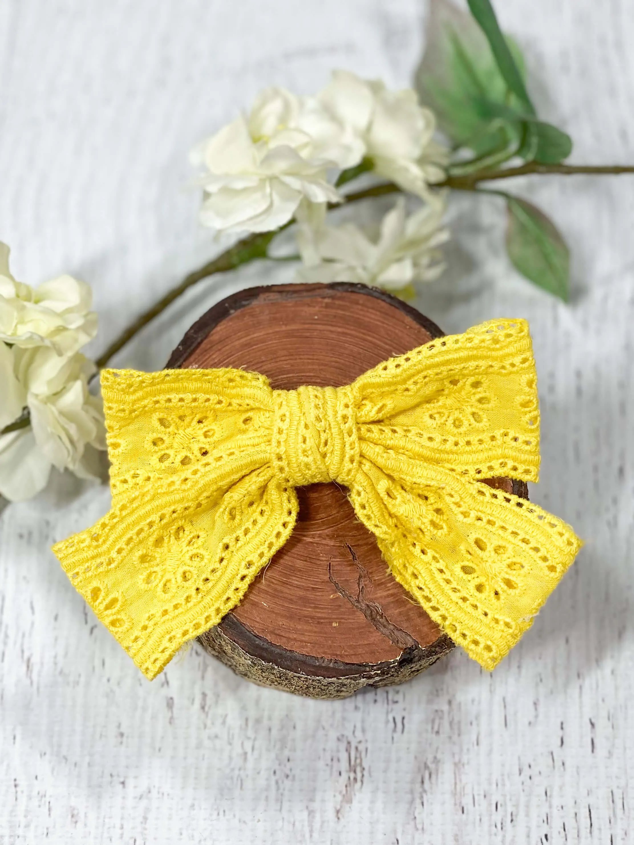 Eyelet Lace Bow Clippies