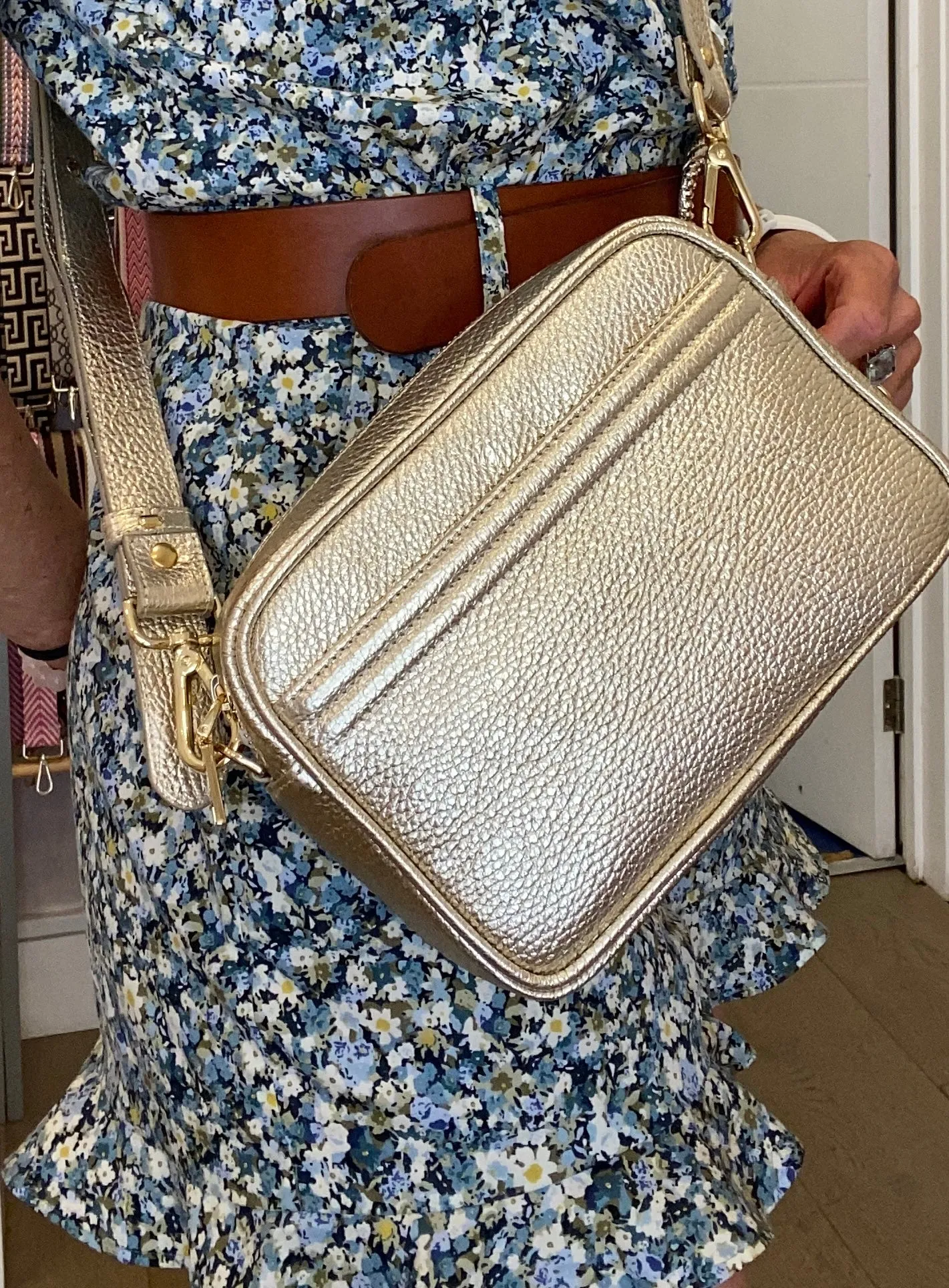 flo&sue Gold Italian Leather Crossbody Bag