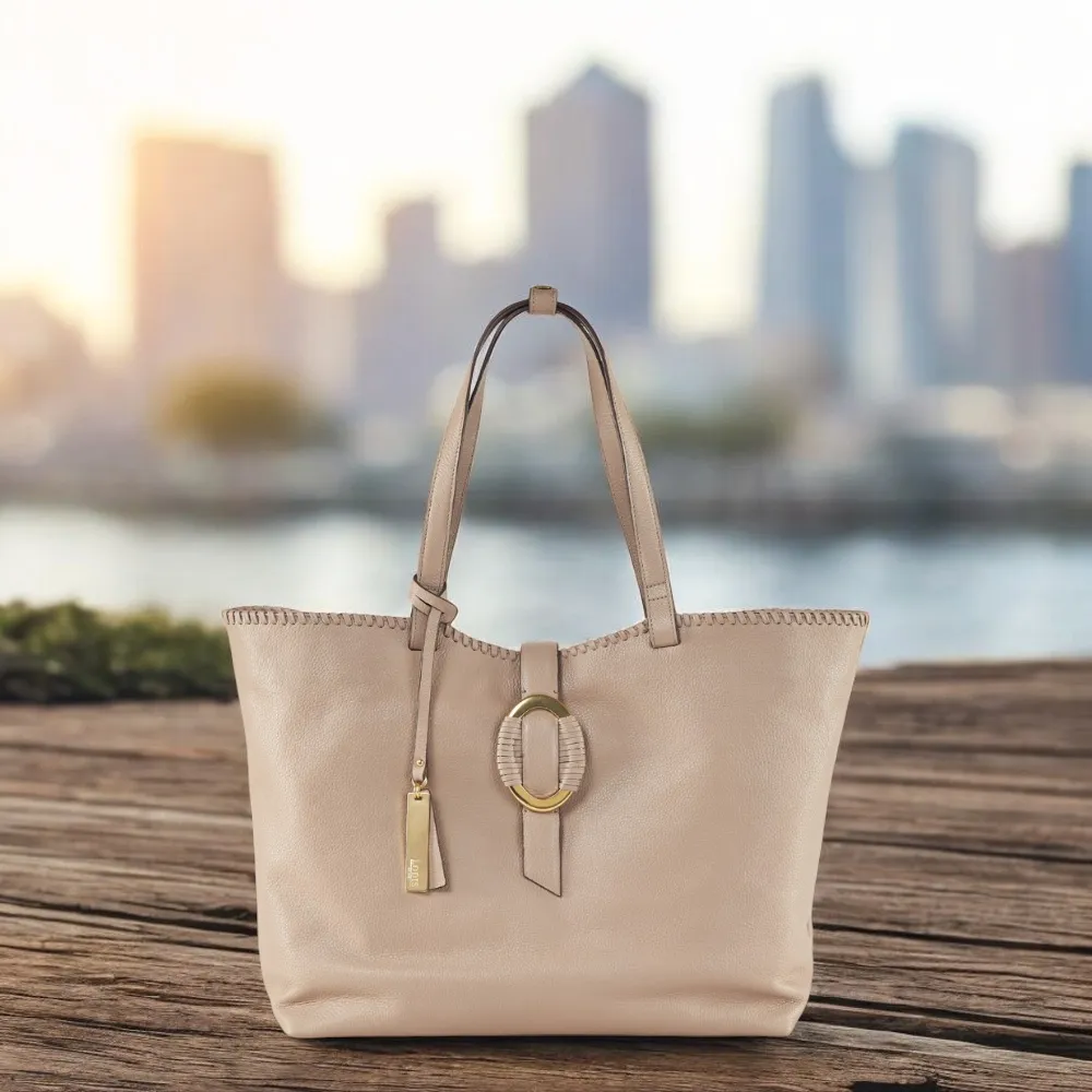 SARAH TOTE